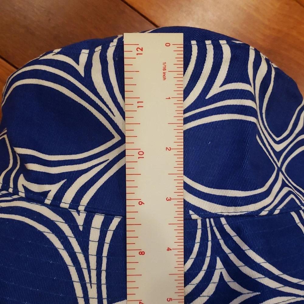 Banana Republic Blue And White women's Fedora Bucket hat.